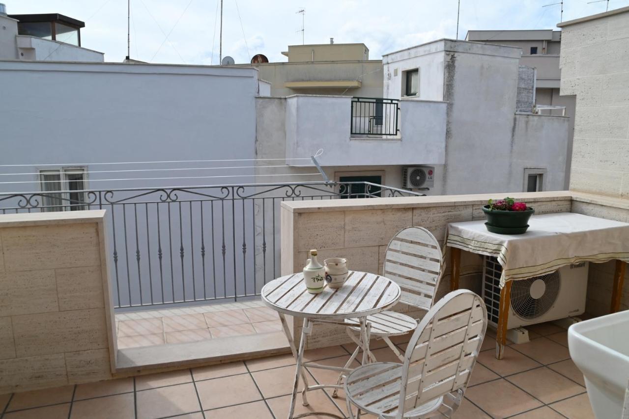 Gris - Puglia Mia Apartments Полиняно а Маре Екстериор снимка
